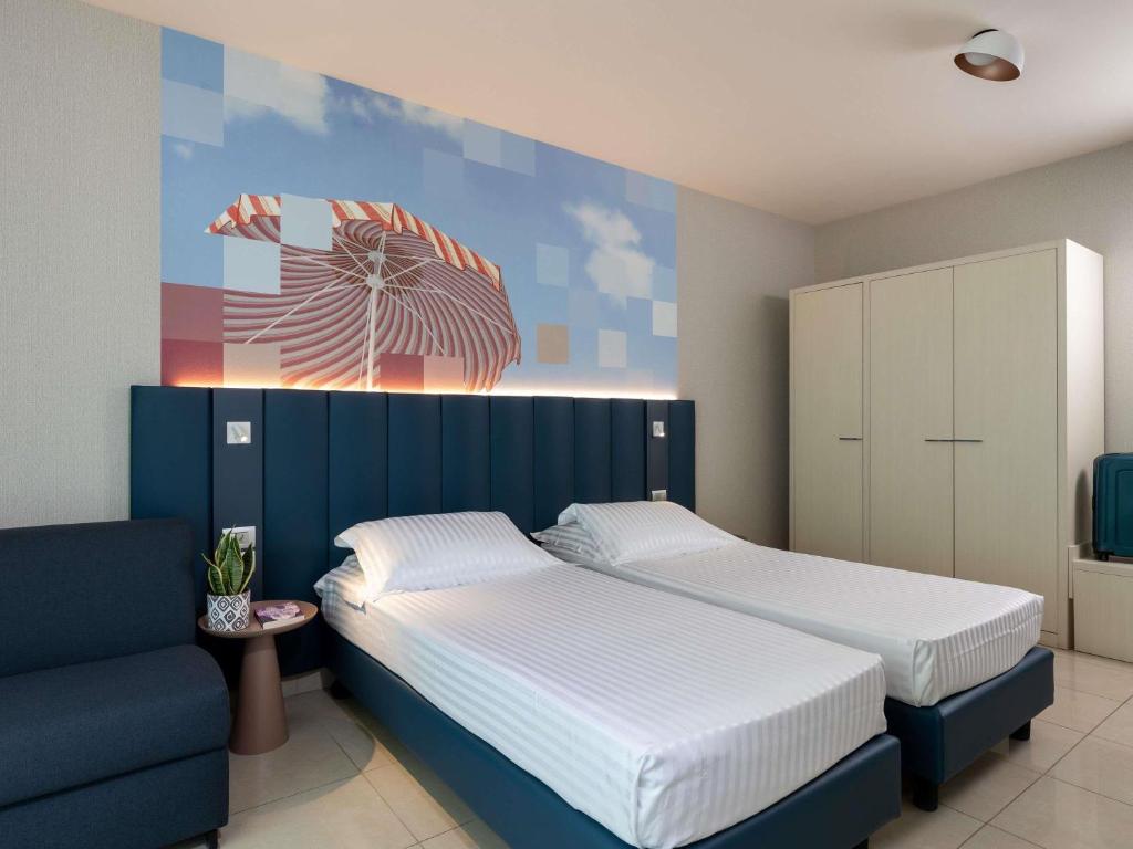 Postel nebo postele na pokoji v ubytování Mercure Hotel Rimini Artis