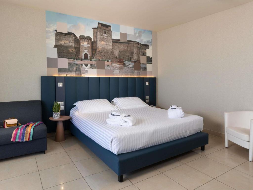 Postel nebo postele na pokoji v ubytování Mercure Hotel Rimini Artis