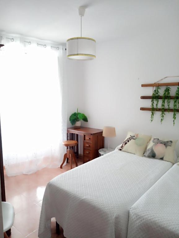 Posteľ alebo postele v izbe v ubytovaní CASA AMELIA Apartamento Bajo con terraza y jardín Apartamento 1ªPlanta