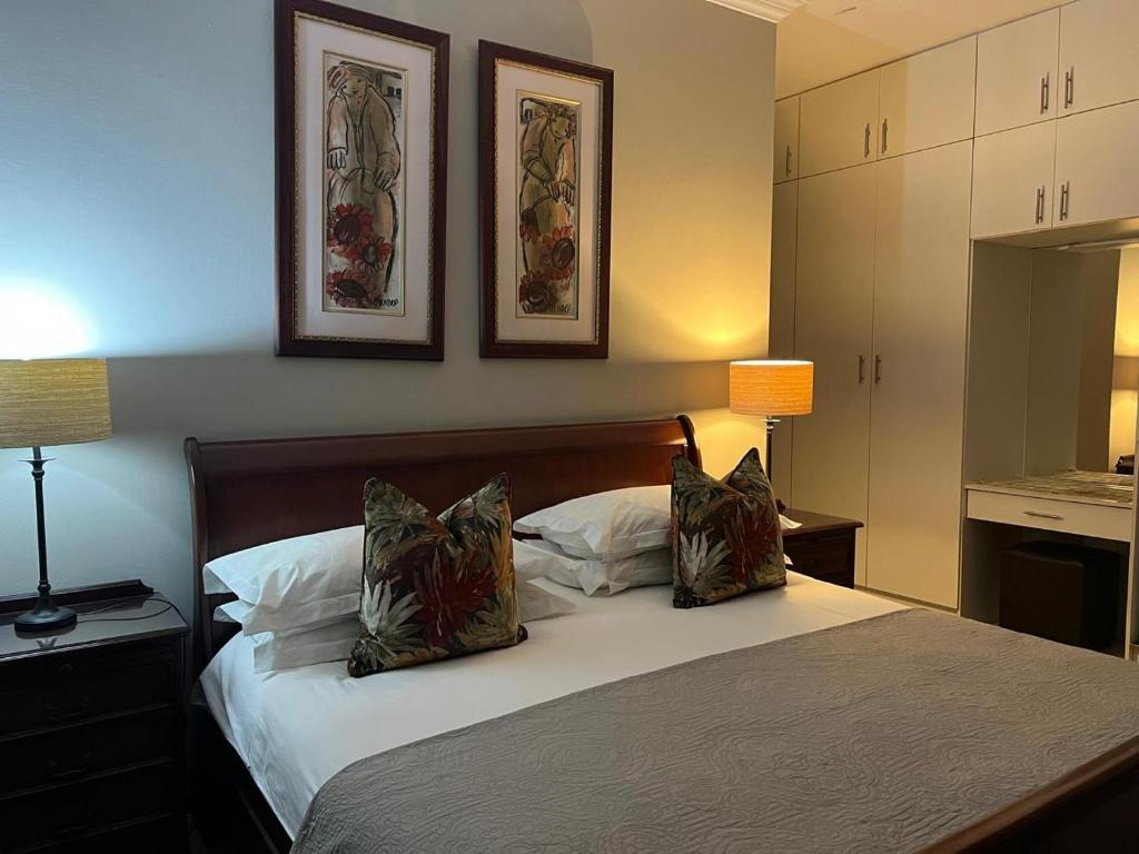 Rúm í herbergi á Benri B&B & Self-Catering