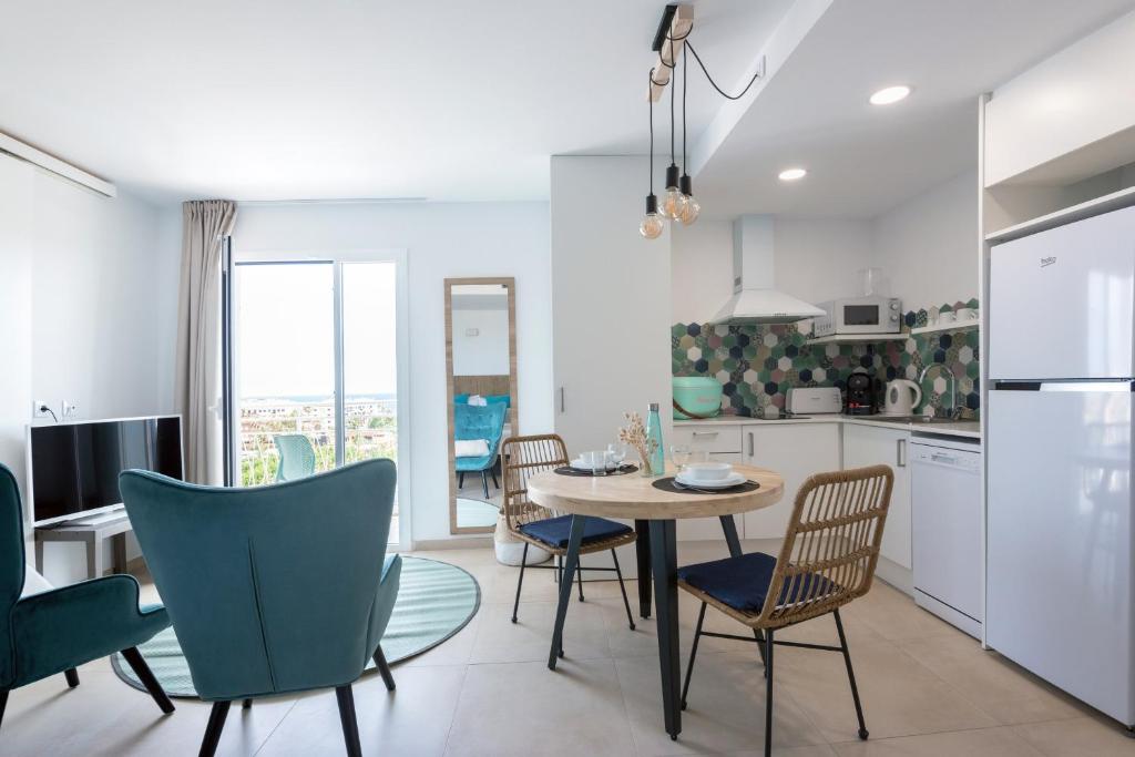 Kuchyň nebo kuchyňský kout v ubytování Bamblue Boutique Apartments