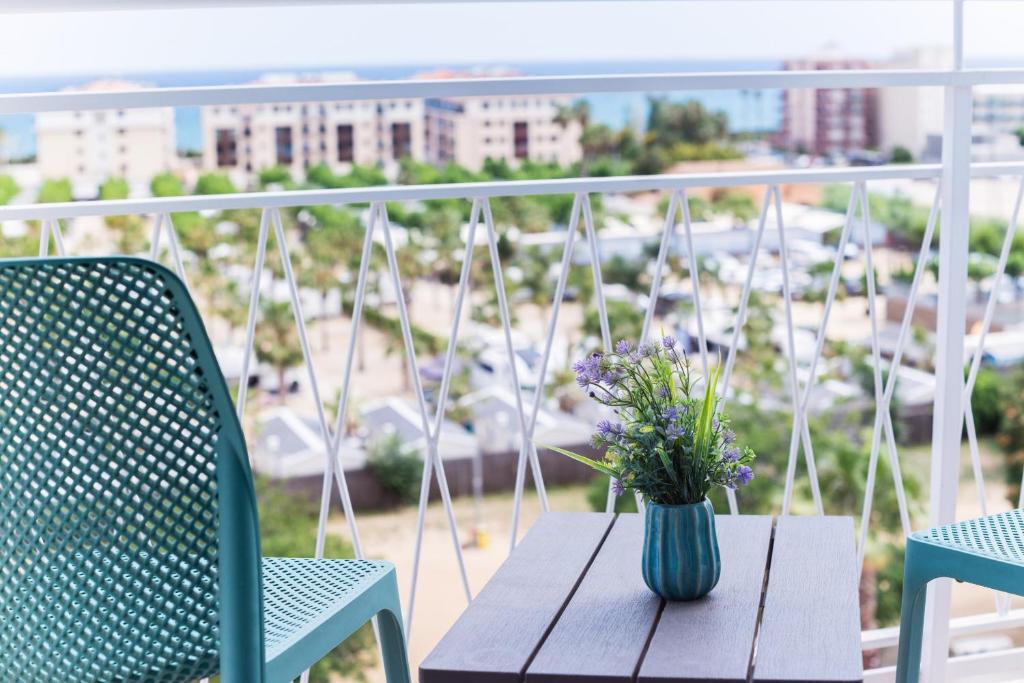 Nespecifikovaný výhled na moře nebo výhled na moře při pohledu z aparthotelu