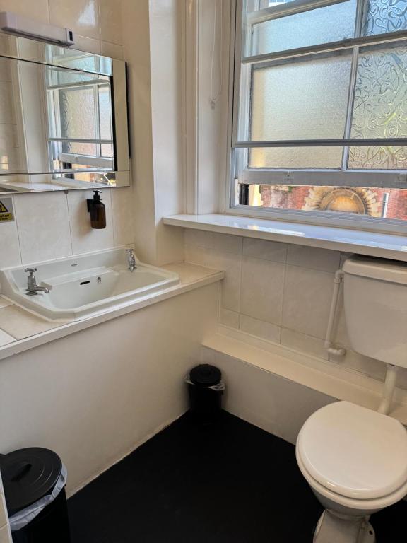 Piccadilly Central - Resim 28