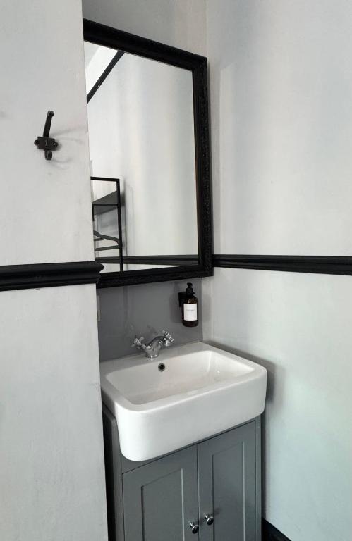 Piccadilly Central - Resim 36