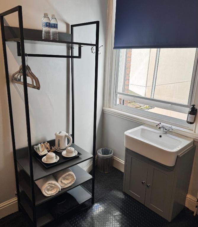 
Small Double Room with Shared Shower Room 

