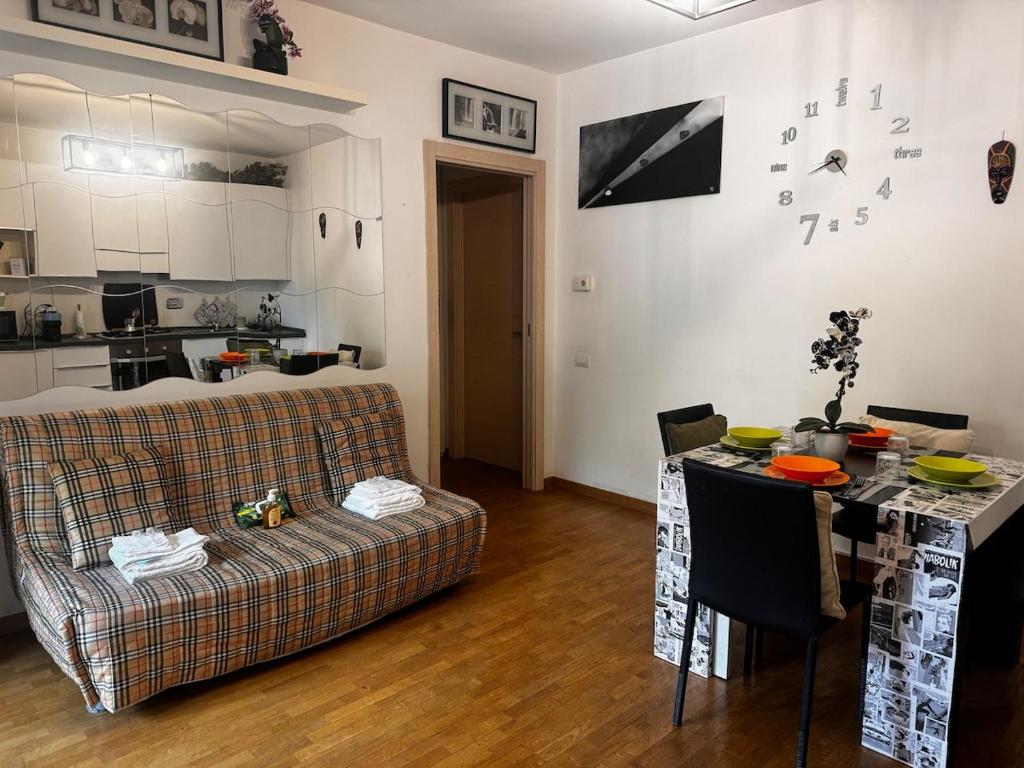 a living room with a couch and a table at rachel house in Marino
