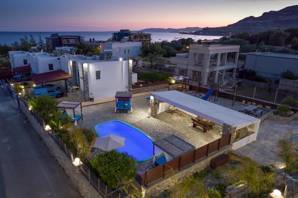 Πισίνα στο ή κοντά στο Maripaul Family Villa