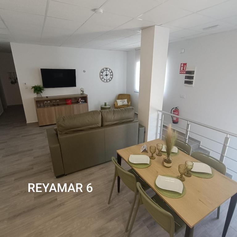 TV a/nebo společenská místnost v ubytování Apartamentos Reyamar