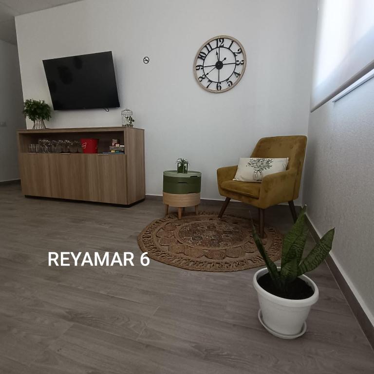 TV a/nebo společenská místnost v ubytování Apartamentos Reyamar
