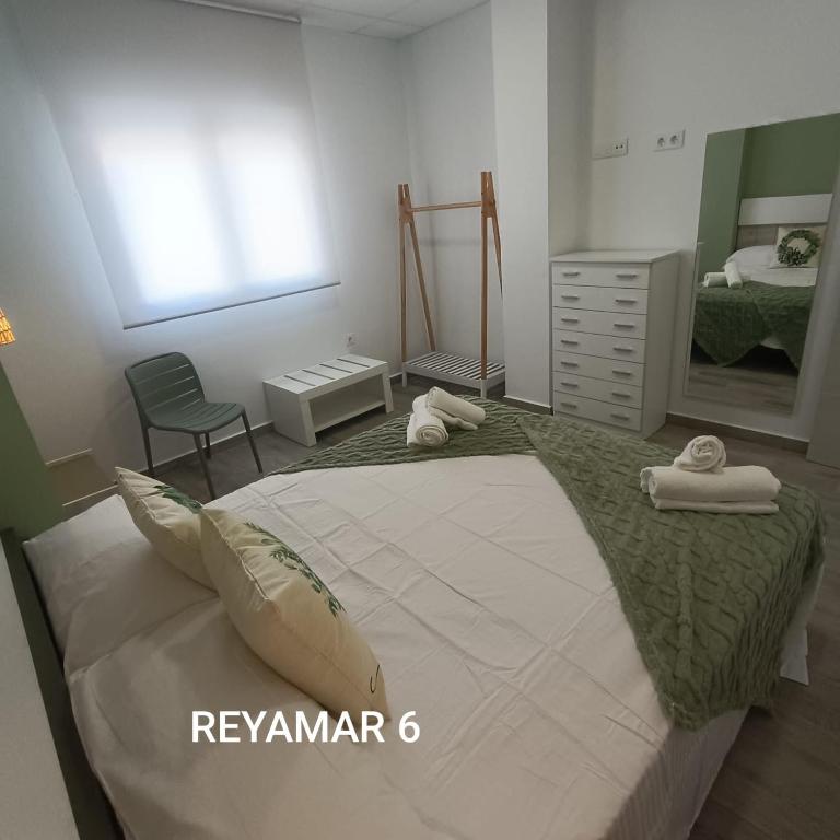 Postel nebo postele na pokoji v ubytování Apartamentos Reyamar
