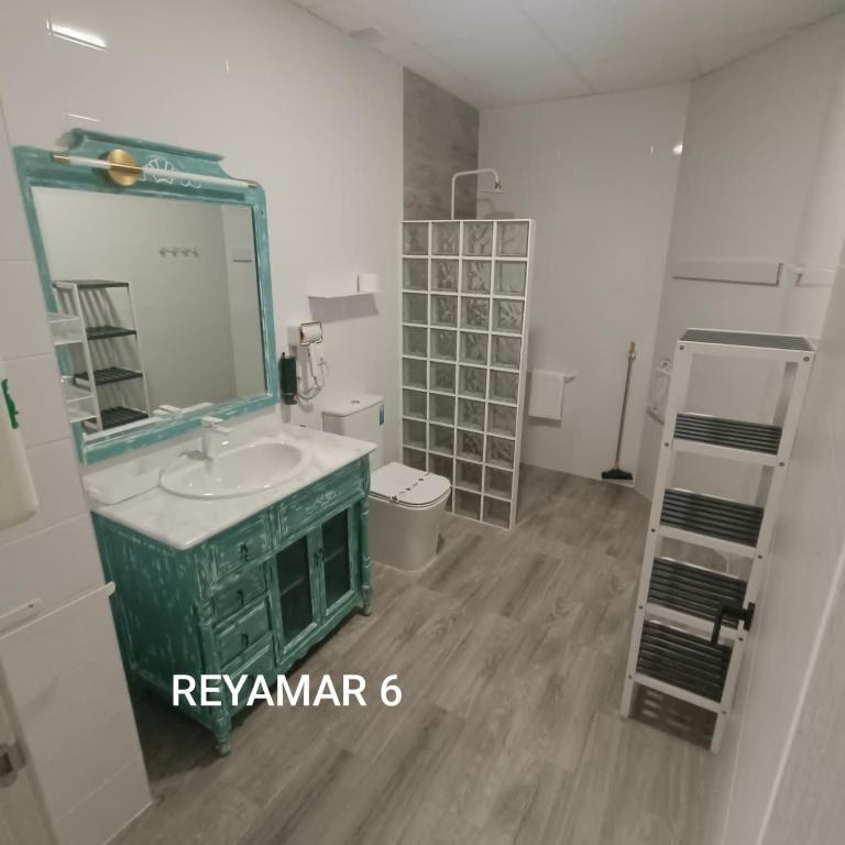 Koupelna v ubytování Apartamentos Reyamar