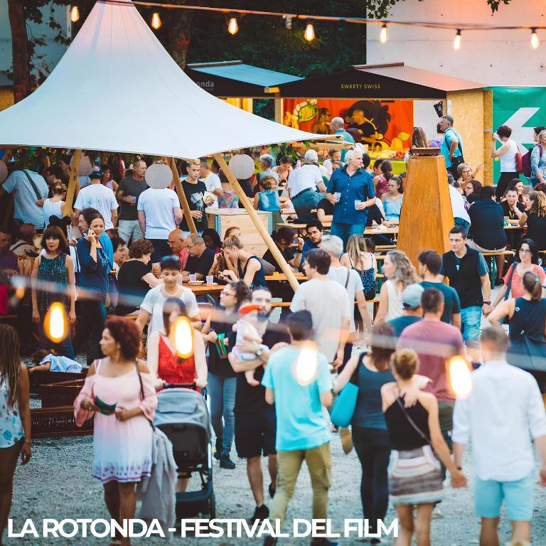 Locarno Center - Free Parking, Netflix and WiFi - Resim 37