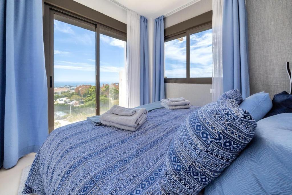 Posteľ alebo postele v izbe v ubytovaní 103 - Luxurious 3 Bed Duplex Penthouse With Stunning Mountain Views