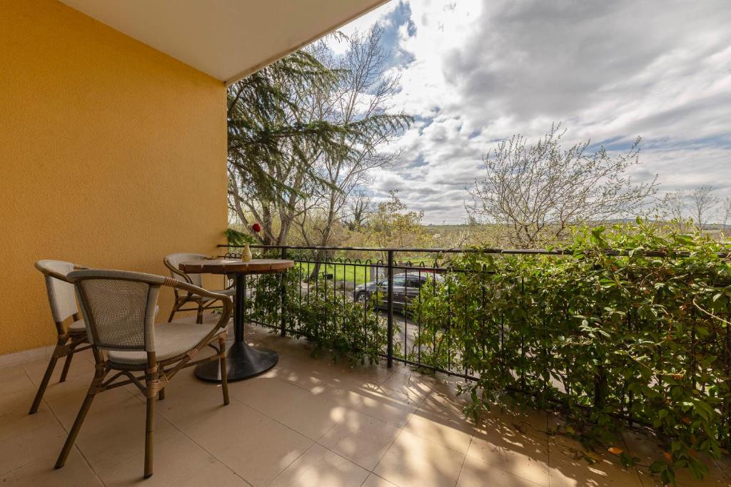 a balcony with a table and chairs and a view at Restaurant Bric Dekani in Dekani