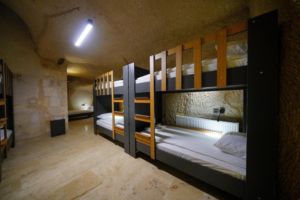 Postel nebo postele na pokoji v ubytování Cave Hostel in Cappadocia