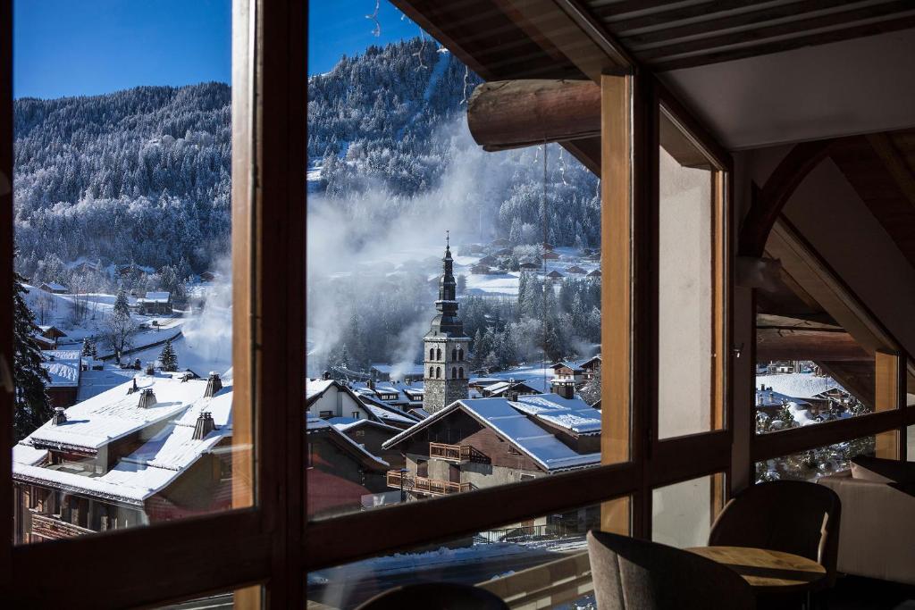 Nespecifikovaný výhled na hory nebo výhled na hory při pohledu z hotelu