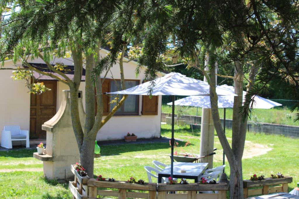 Κήπος έξω από το Cuore di Legno Country House