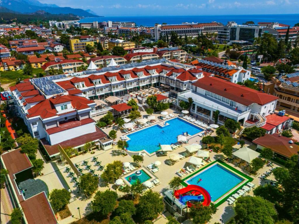 The swimming pool at or close to Viking Garden Hotel