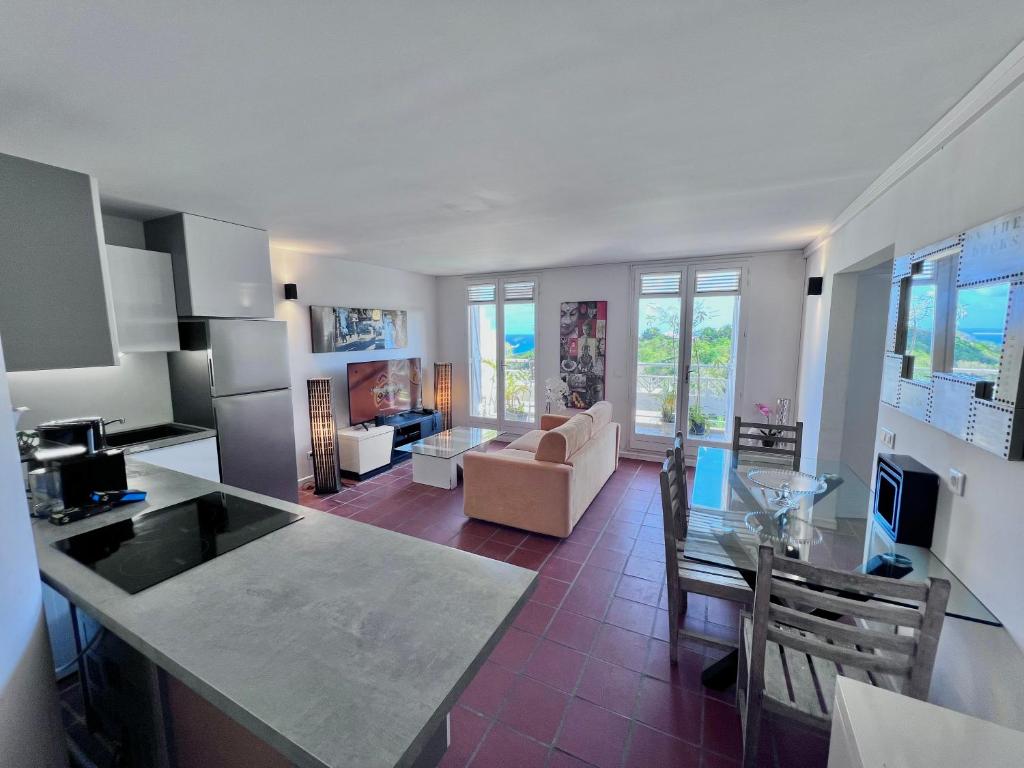 Η κουζίνα ή μικρή κουζίνα στο Lounge relax T3 vue mer bien situé 2 chambres 6 personnes