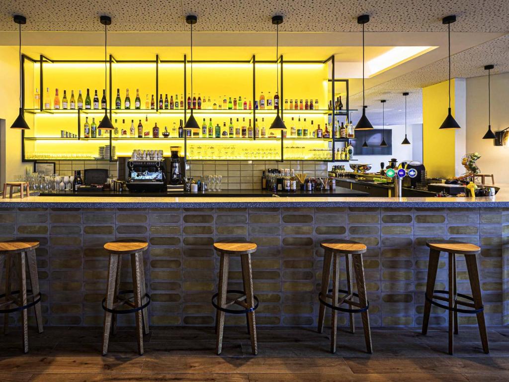 Lounge nebo bar v ubytování Mercure Aix-les-Bains Domaine de Marlioz Hôtel & Spa