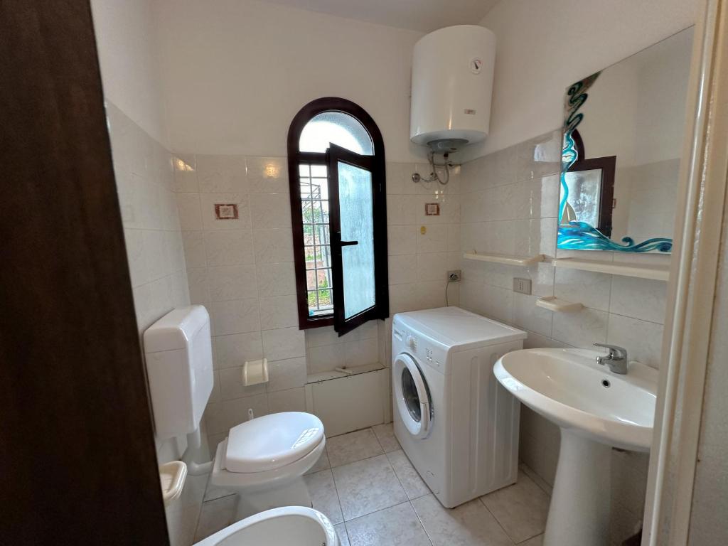 A bathroom at Appartamenti San Teodoro