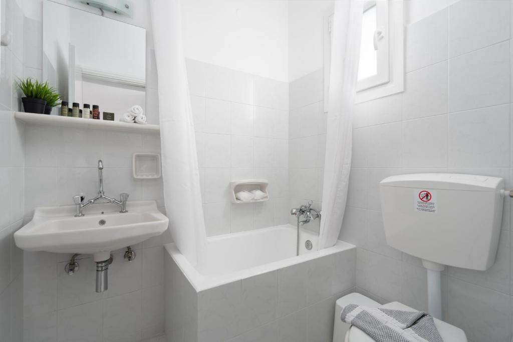 Koupelna v ubytování Eleni Rooms