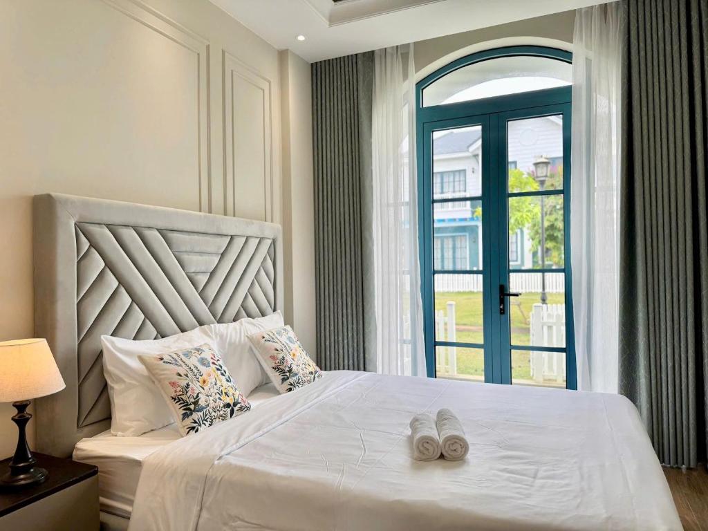 Postel nebo postele na pokoji v ubytování Novaworld Phan Thiết