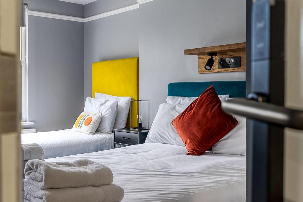 Bob W London Earl's Court - Warwick Road - Resim 19