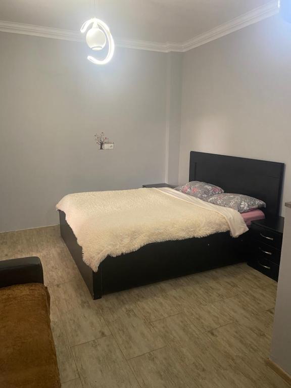 Postel nebo postele na pokoji v ubytování Cherqe Guest House