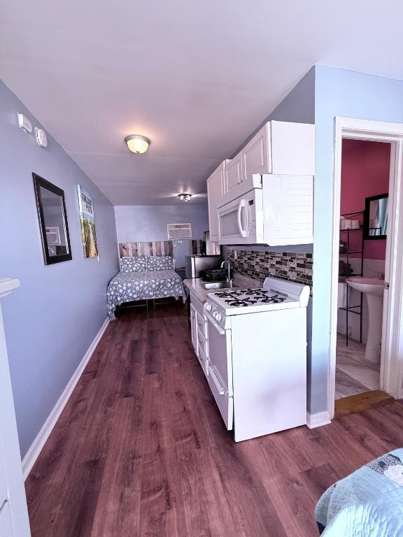 Kuchyň nebo kuchyňský kout v ubytování Twilight Motel