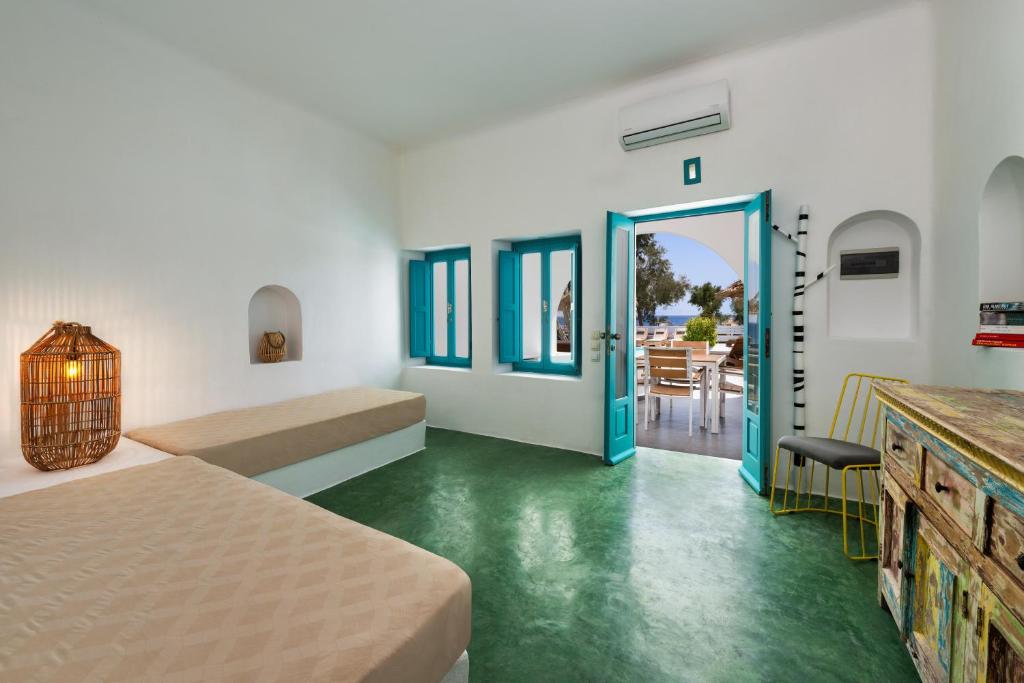 Postel nebo postele na pokoji v ubytování Nissia Beach Apartments & Suites