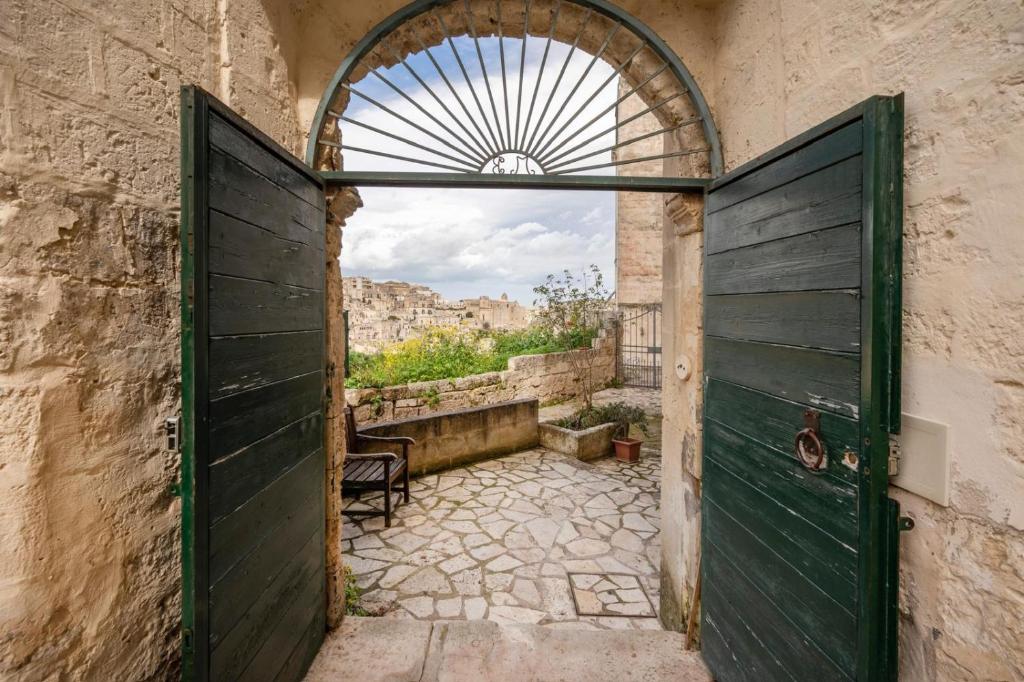 an entrance to a building with a green door at La Corte Vetere in Matera