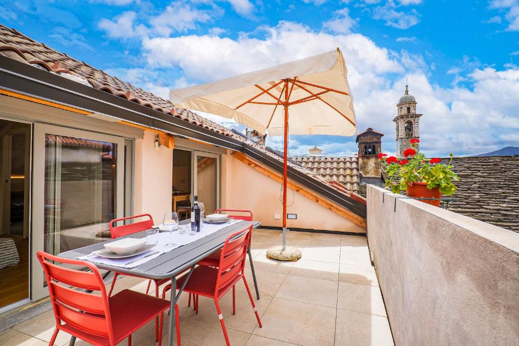 En balkon eller terrasse på Appartamento Miasino