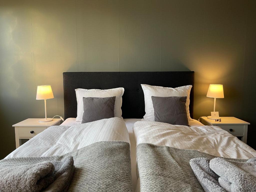 Postel nebo postele na pokoji v ubytování ÁILU - Arctic Hotel Apartments
