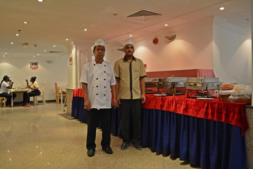 Queens Hotel Next Sabkha Bus Station - Resim 37