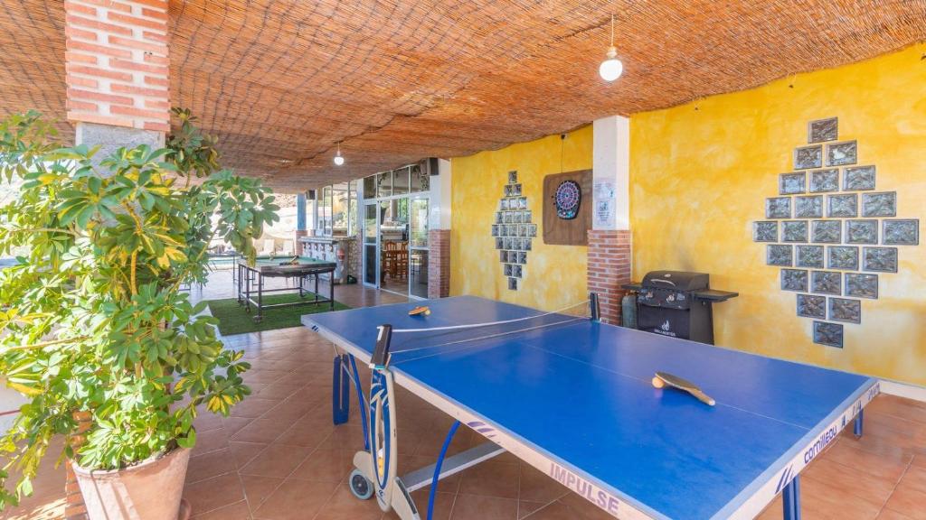 Stolní tenis v ubytování Cortijo La Encina Sayalonga by Ruralidays nebo okolí