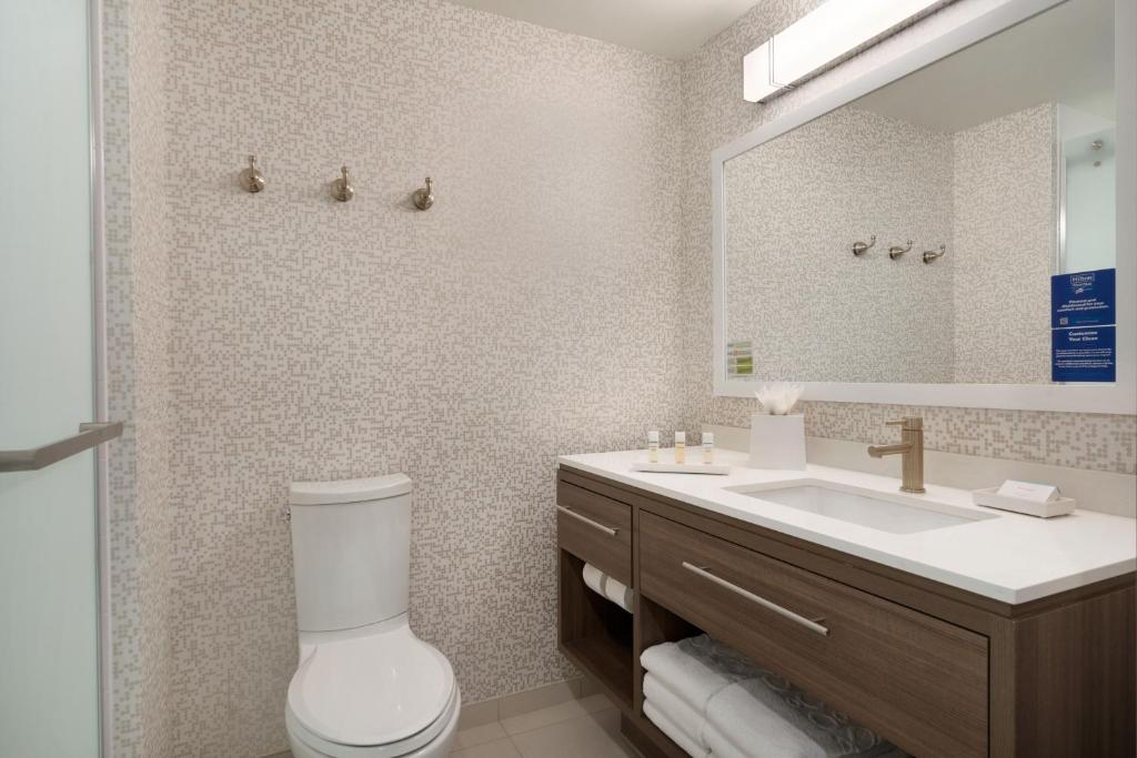 Home2 Suites By Hilton Newark Airport photo
