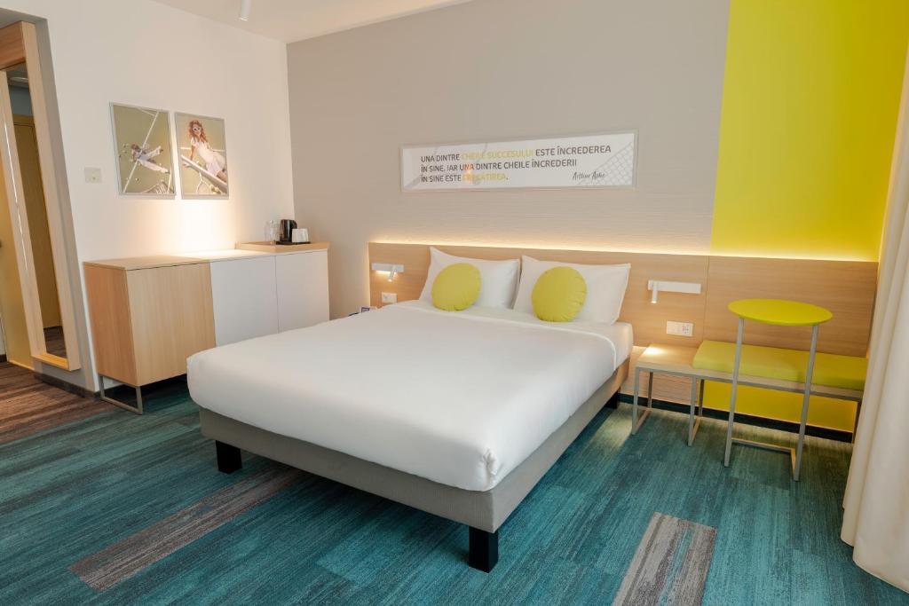 Postel nebo postele na pokoji v ubytování ibis Styles Chisinau