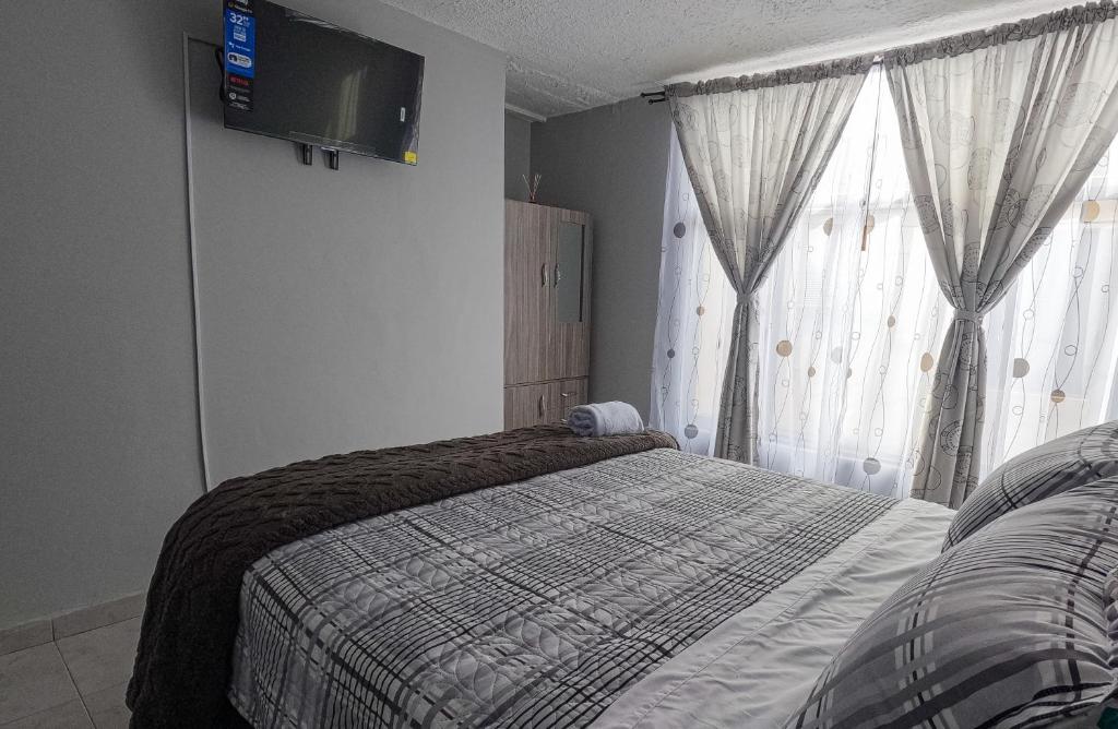 Postel nebo postele na pokoji v ubytování Habitación Privada en Kzona, Cerca al aeropuerto, Ideal para Escalas y Trámites