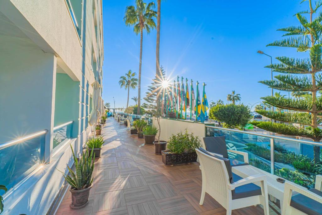 Bazén v ubytování Mesut Hotel nebo v jeho okolí