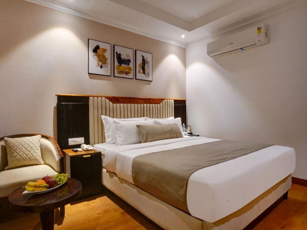 Postel nebo postele na pokoji v ubytování Hotel Sapphire Dx 1 Minutes Walking Distance From New Delhi Railway Station
