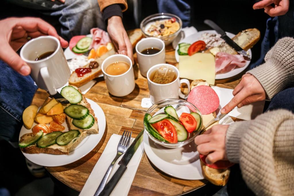 Jídlo v hostelu nebo okolí