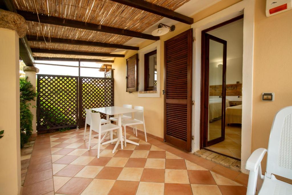 a dining room with a table and chairs at Porto Giunco Residence in Villasimius