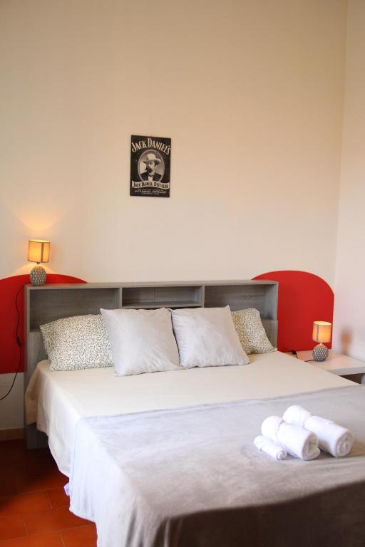 a bedroom with a bed with two towels on it at Cosy apratment near PortaVescovo train station in Verona