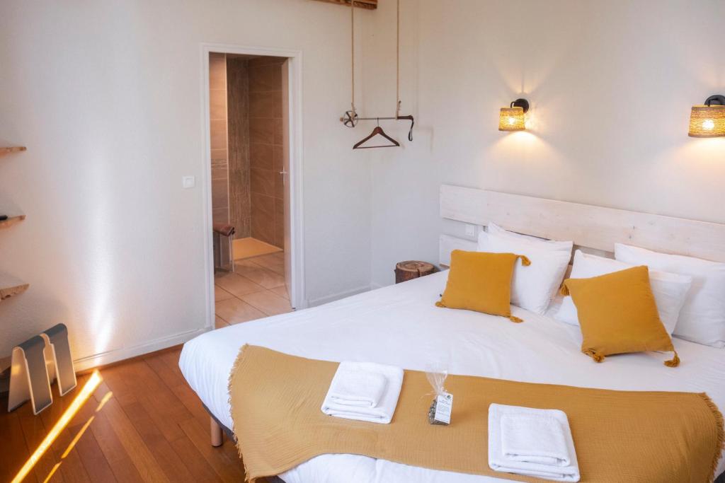 Maison Tournesol Massages Pau Jurançon - Chambre Familiale Avec Vue Sur Montagne