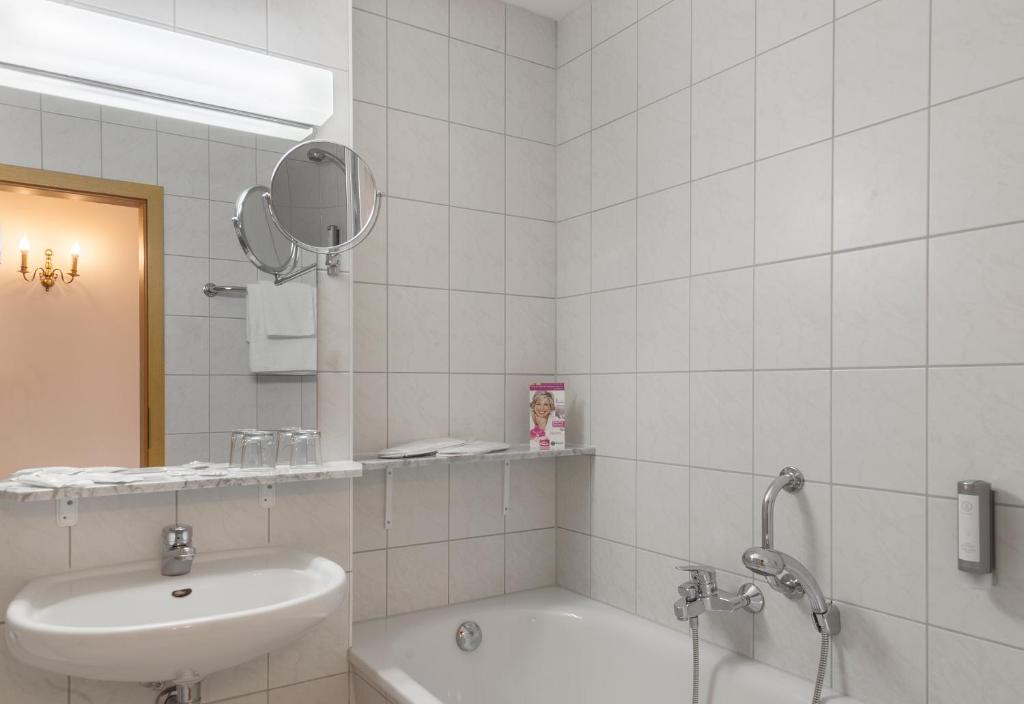 Schloßhotel Althörnitz - Double Room With Balcony