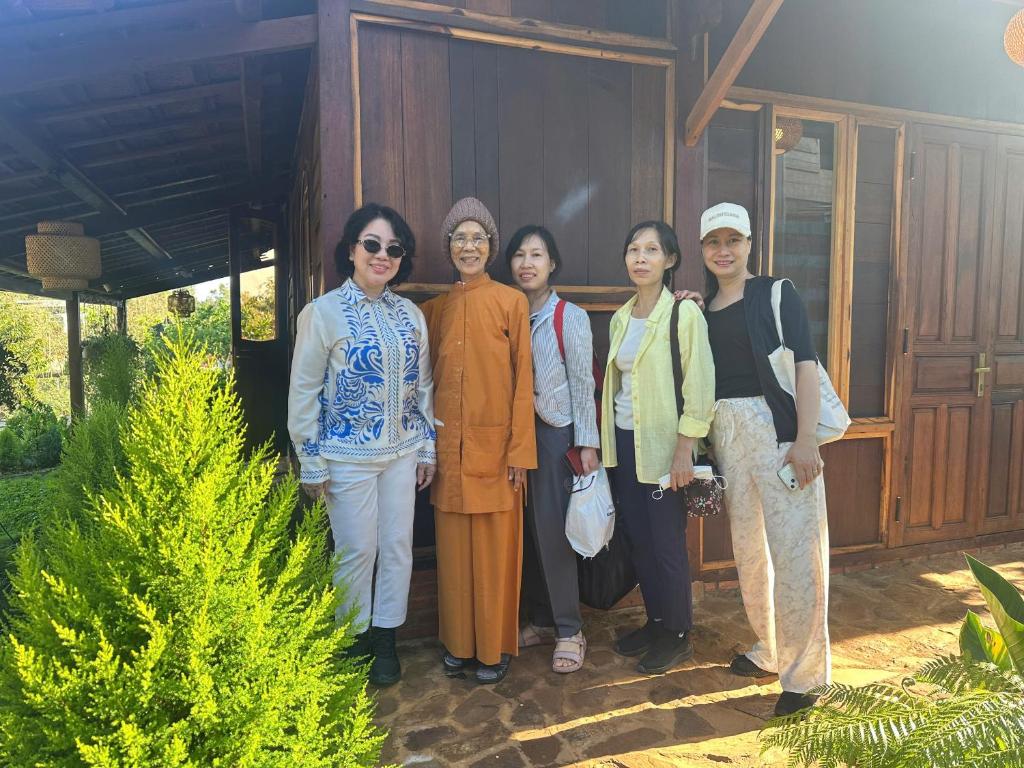 Gestir sem dvelja á Kim Đồng Riverside