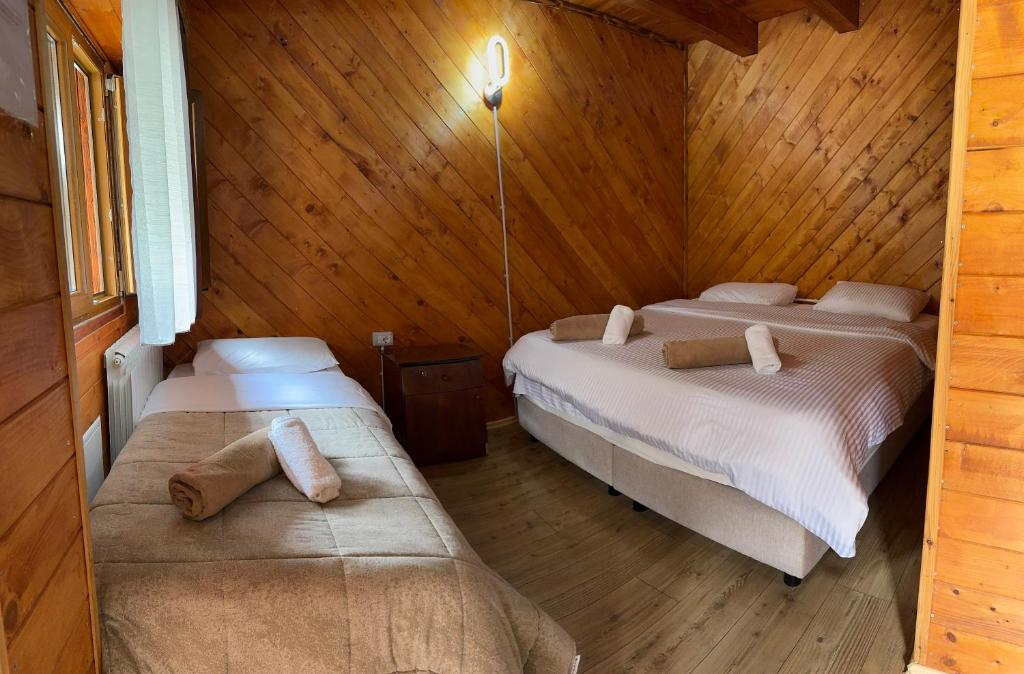 Postel nebo postele na pokoji v ubytování Guesthouse Prrockaj Theth