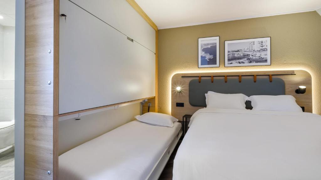 Postel nebo postele na pokoji v ubytování Campanile Nice Aéroport