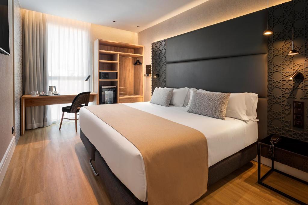 Catalonia Giralda - Resim 44